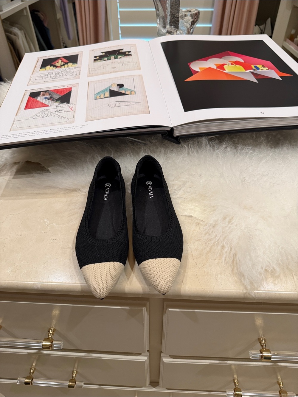 Pointed Two-Tone Knit Ballet Flat - Black & Cream